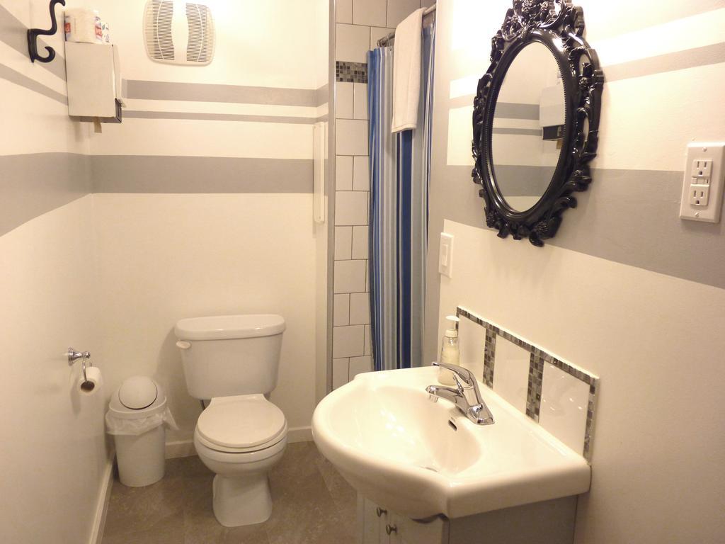 Pioneer Inns Prince Rupert Room photo